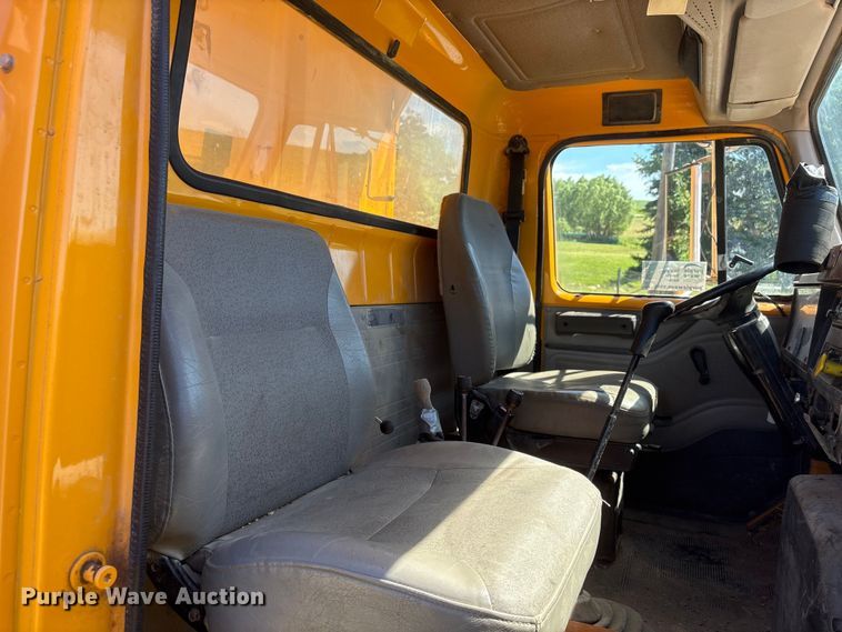 image for item DO5255 2001 International 4700 dump truck
