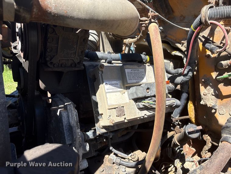 image for item DO5255 2001 International 4700 dump truck