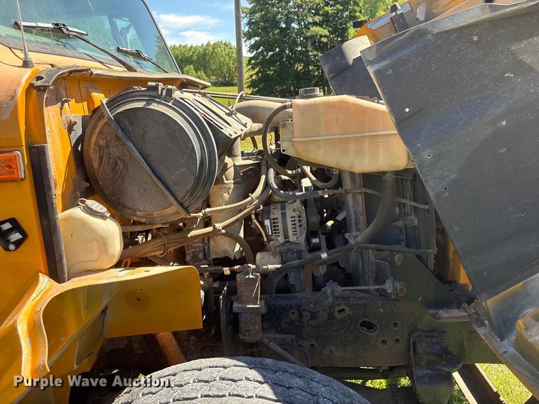 image for item DO5255 2001 International 4700 dump truck