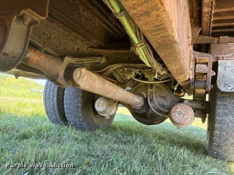 image for item DO5255 2001 International 4700 dump truck
