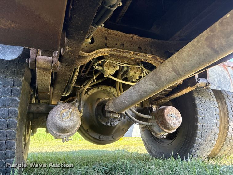 image for item DO5255 2001 International 4700 dump truck