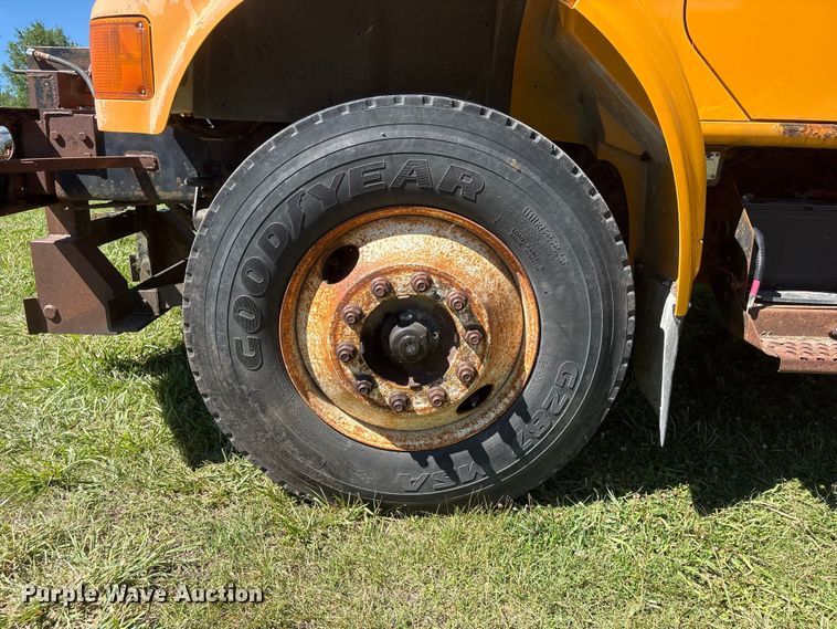 image for item DO5255 2001 International 4700 dump truck