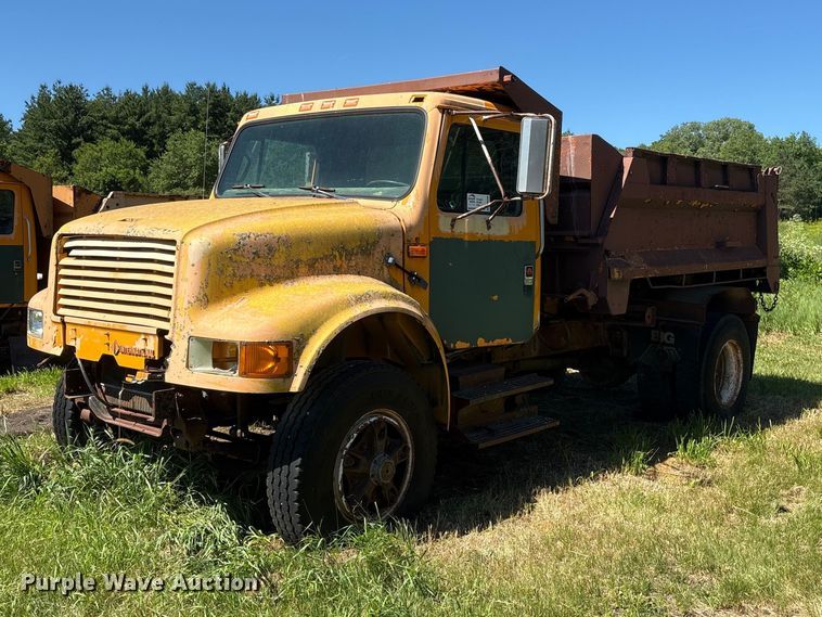 image for item DO5256 1991 International 4900 dump truck