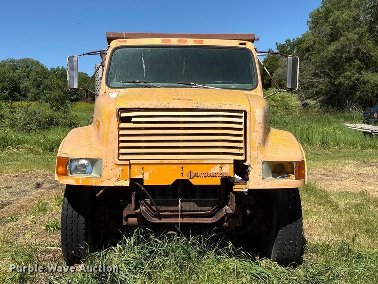 image for item DO5256 1991 International 4900 dump truck