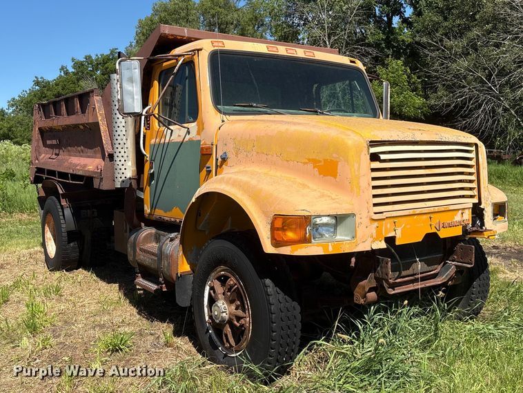image for item DO5256 1991 International 4900 dump truck