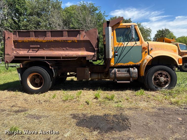 image for item DO5256 1991 International 4900 dump truck