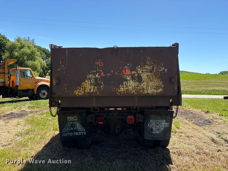 image for item DO5256 1991 International 4900 dump truck