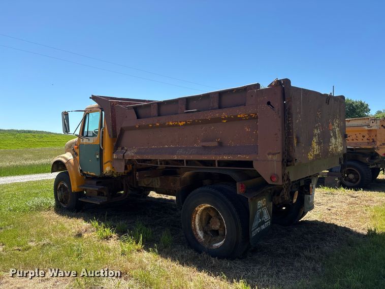 image for item DO5256 1991 International 4900 dump truck