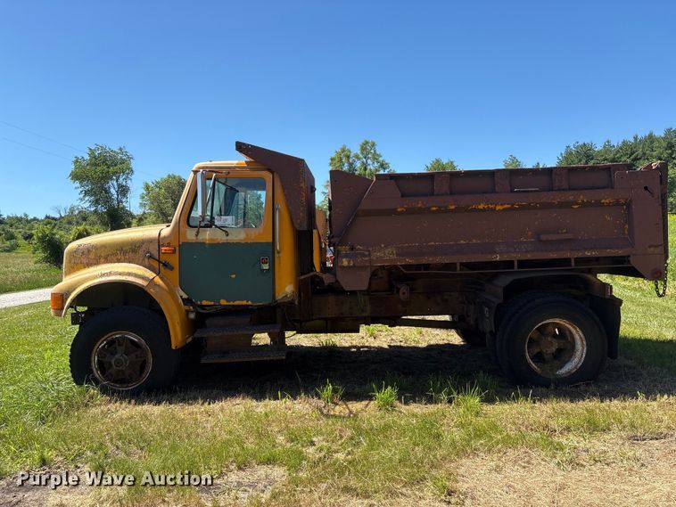 image for item DO5256 1991 International 4900 dump truck