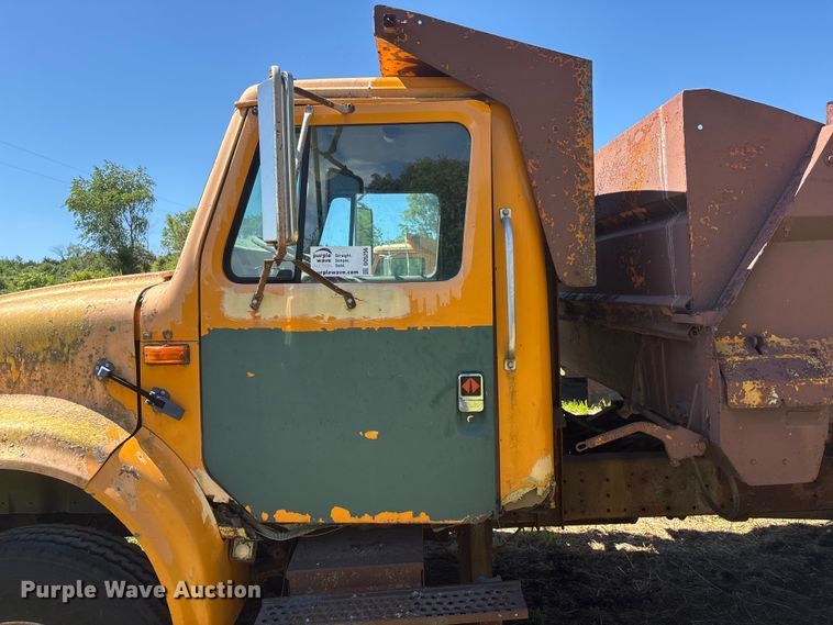 image for item DO5256 1991 International 4900 dump truck