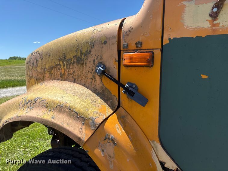 image for item DO5256 1991 International 4900 dump truck