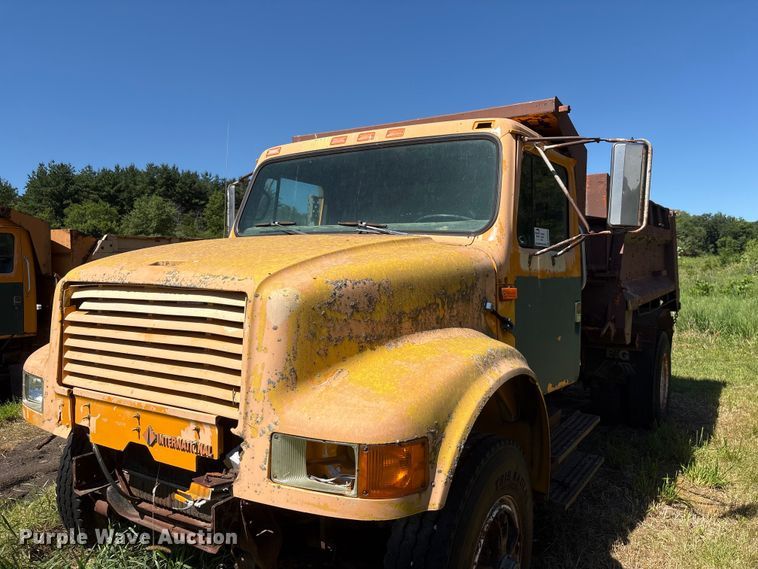 image for item DO5256 1991 International 4900 dump truck