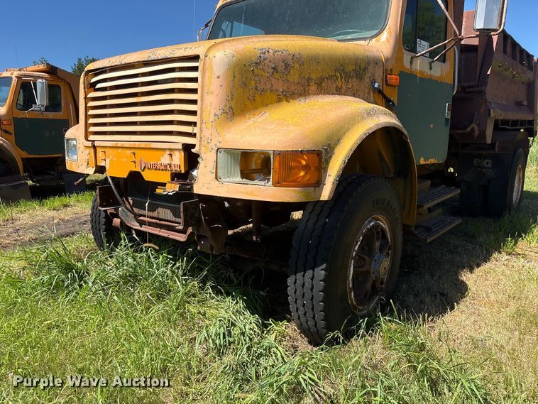 image for item DO5256 1991 International 4900 dump truck