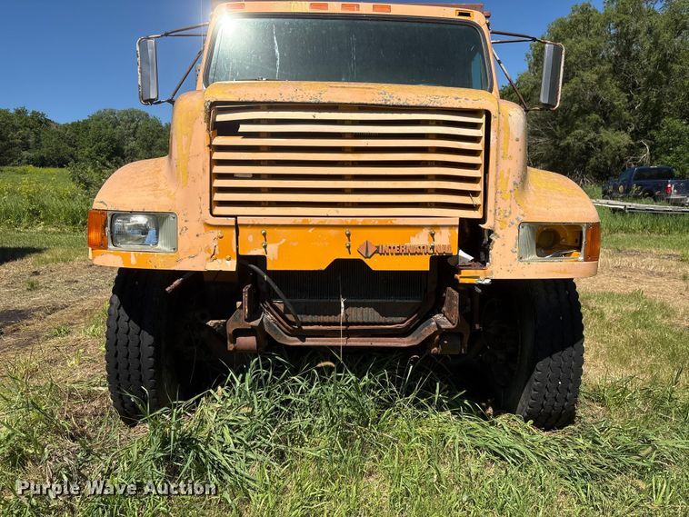image for item DO5256 1991 International 4900 dump truck