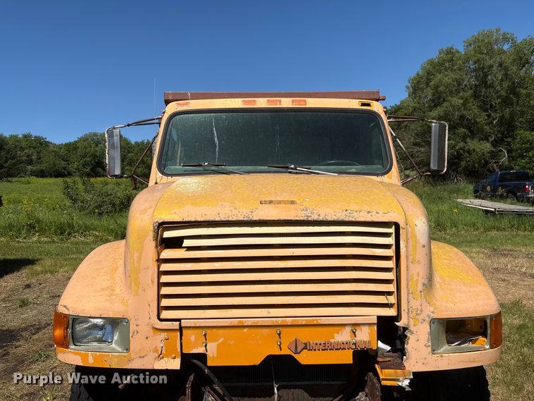 image for item DO5256 1991 International 4900 dump truck