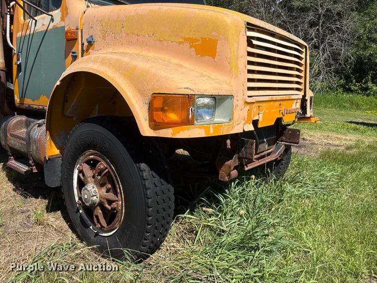 image for item DO5256 1991 International 4900 dump truck