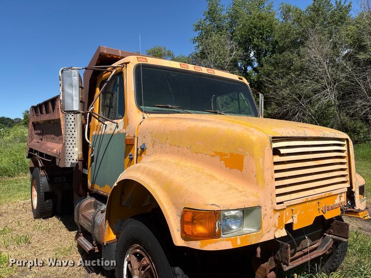 image for item DO5256 1991 International 4900 dump truck