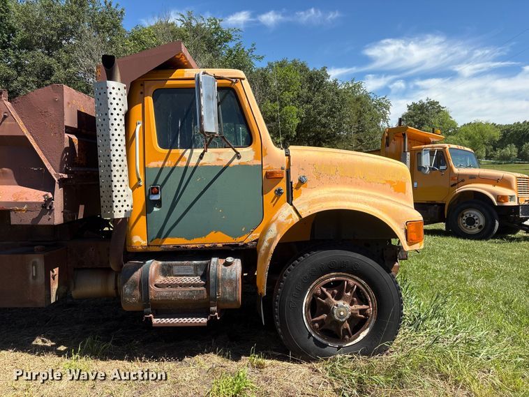 image for item DO5256 1991 International 4900 dump truck