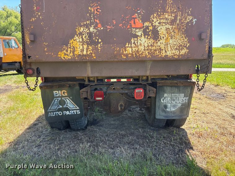 image for item DO5256 1991 International 4900 dump truck