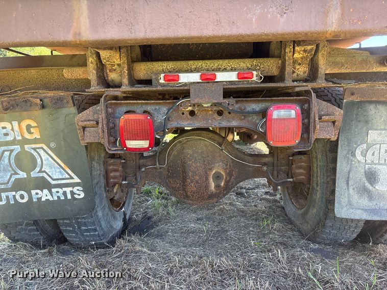 image for item DO5256 1991 International 4900 dump truck