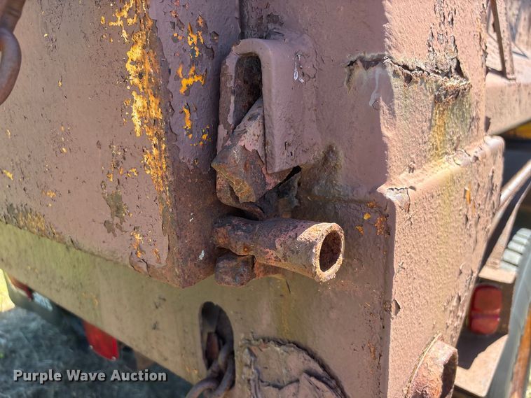 image for item DO5256 1991 International 4900 dump truck
