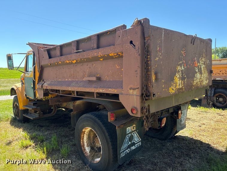 image for item DO5256 1991 International 4900 dump truck