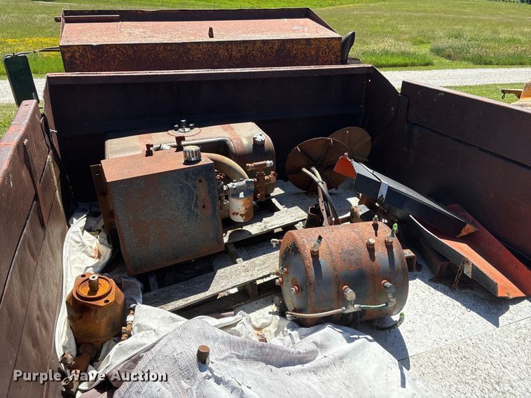 image for item DO5256 1991 International 4900 dump truck