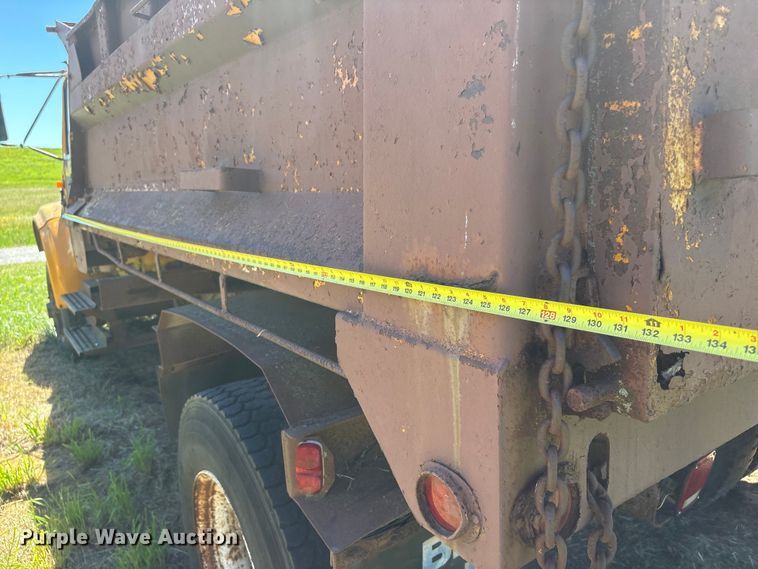 image for item DO5256 1991 International 4900 dump truck