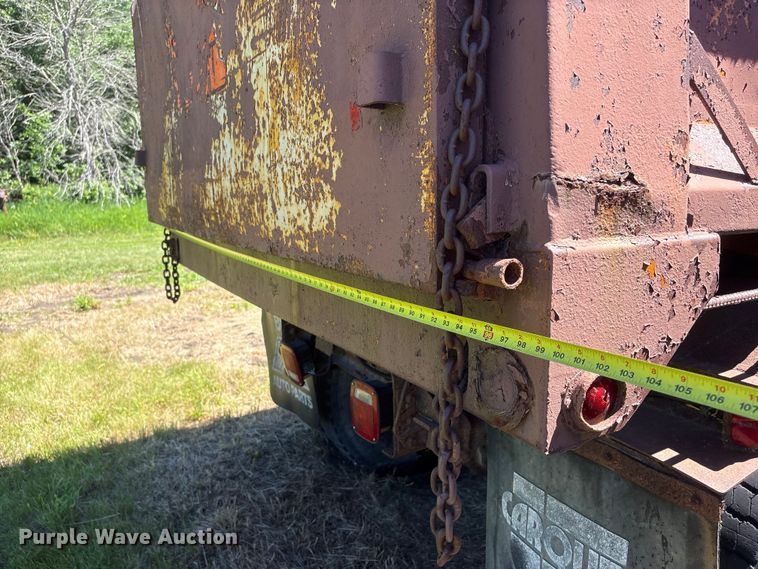 image for item DO5256 1991 International 4900 dump truck