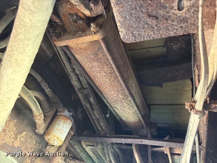 image for item DO5256 1991 International 4900 dump truck