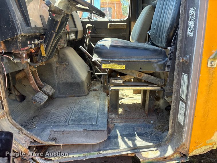 image for item DO5256 1991 International 4900 dump truck
