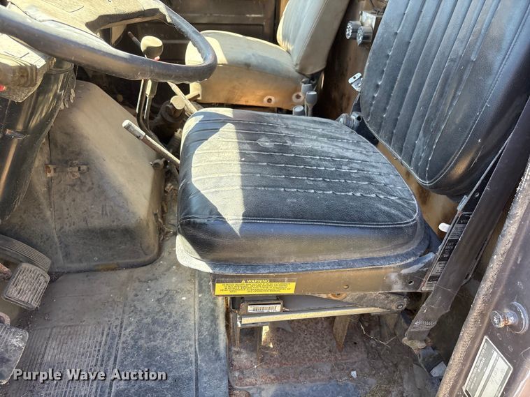 image for item DO5256 1991 International 4900 dump truck