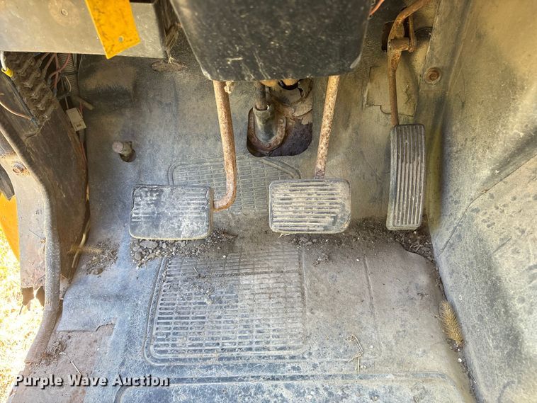 image for item DO5256 1991 International 4900 dump truck
