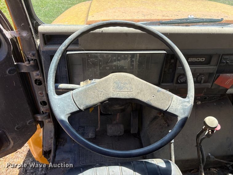 image for item DO5256 1991 International 4900 dump truck