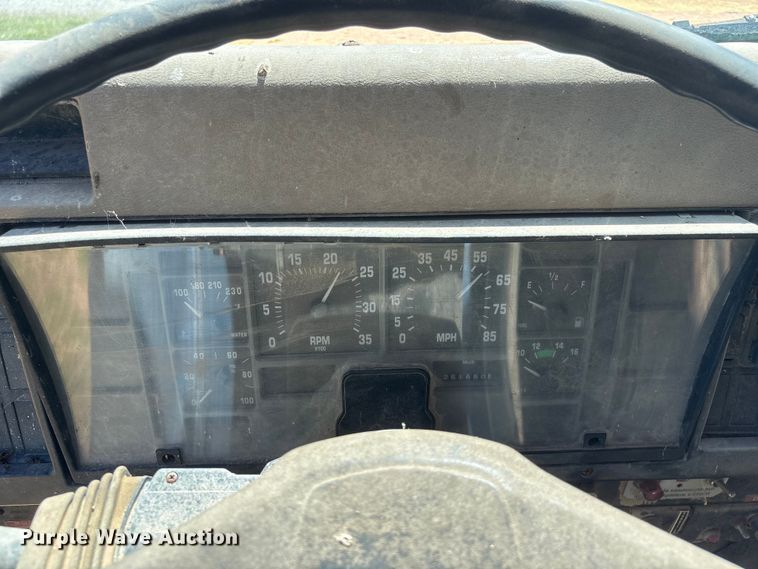 image for item DO5256 1991 International 4900 dump truck