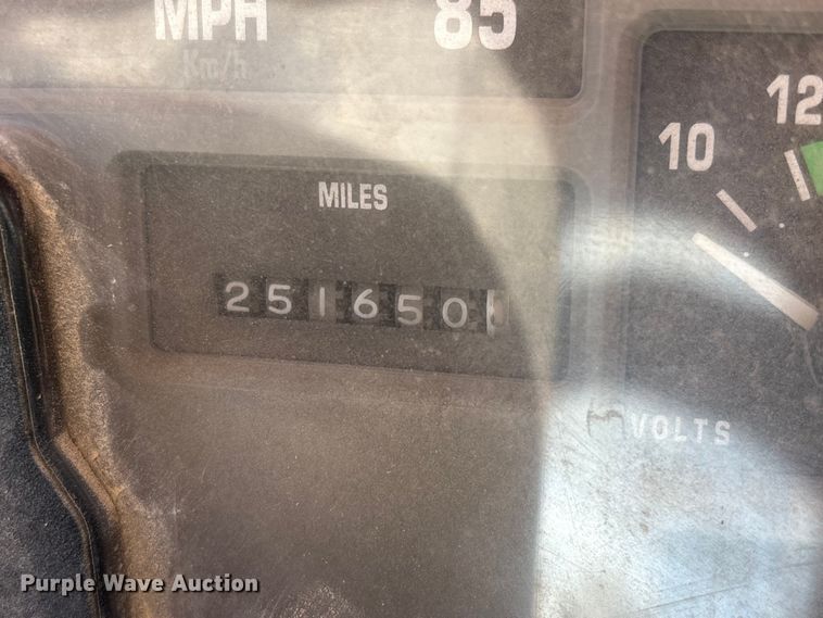 image for item DO5256 1991 International 4900 dump truck