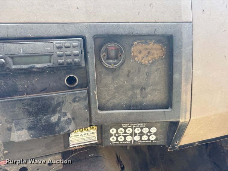 image for item DO5256 1991 International 4900 dump truck