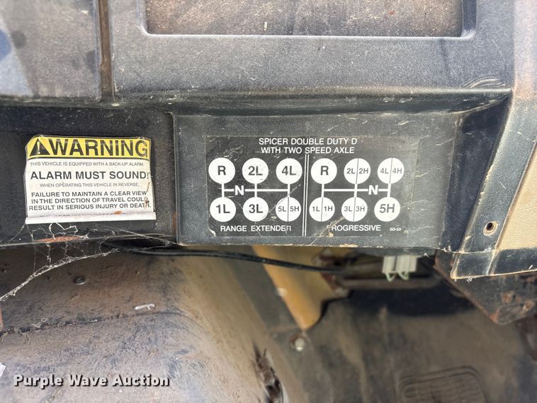 image for item DO5256 1991 International 4900 dump truck