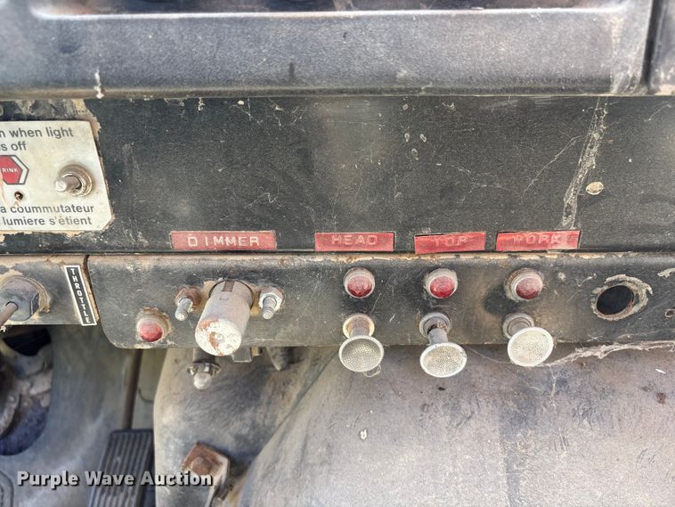 image for item DO5256 1991 International 4900 dump truck