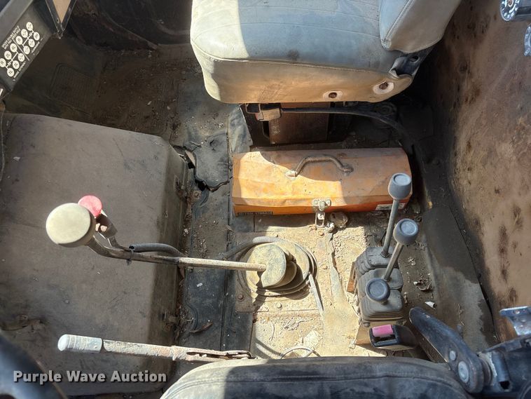 image for item DO5256 1991 International 4900 dump truck