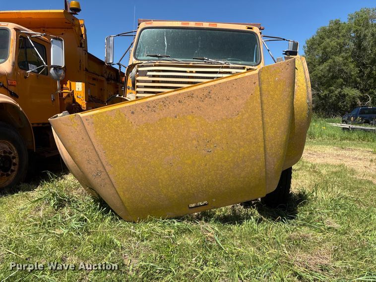 image for item DO5256 1991 International 4900 dump truck