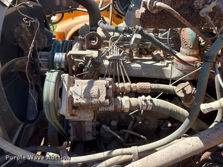 image for item DO5256 1991 International 4900 dump truck