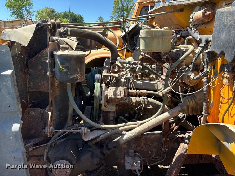image for item DO5256 1991 International 4900 dump truck