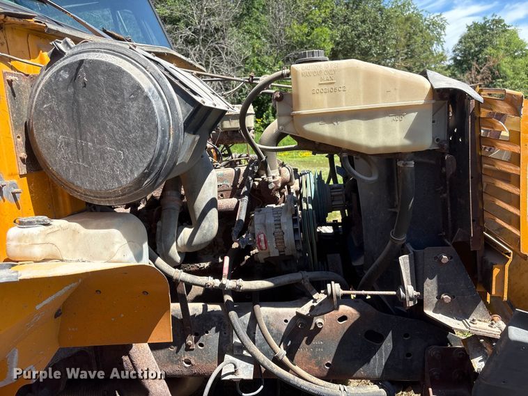 image for item DO5256 1991 International 4900 dump truck