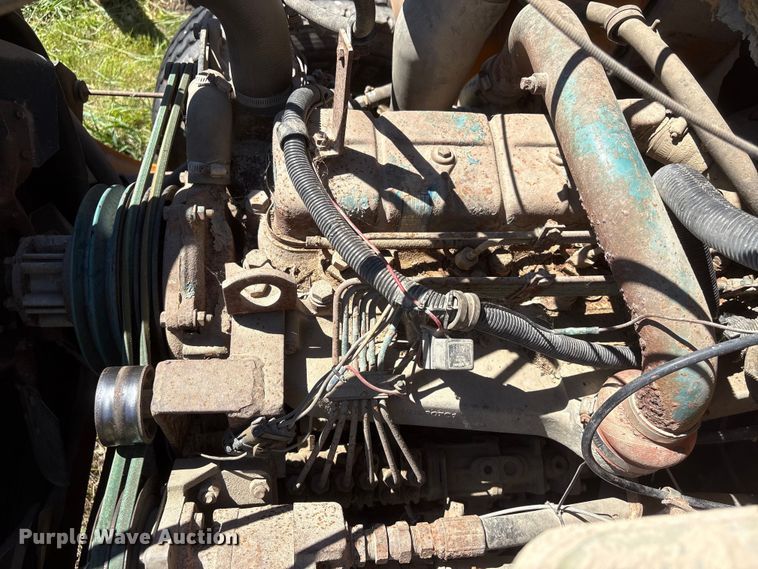 image for item DO5256 1991 International 4900 dump truck