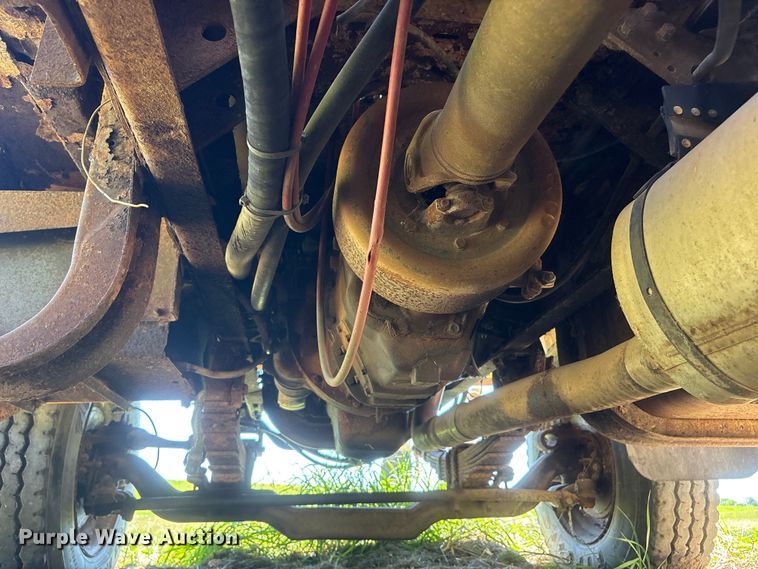 image for item DO5256 1991 International 4900 dump truck