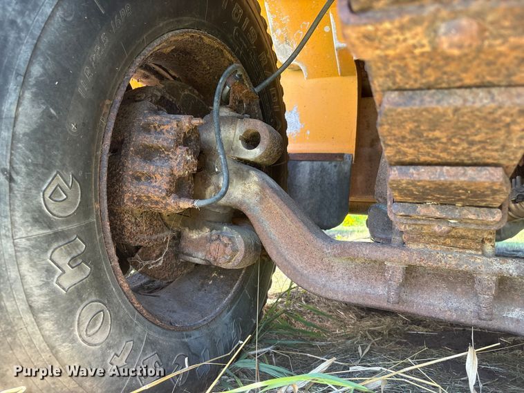 image for item DO5256 1991 International 4900 dump truck