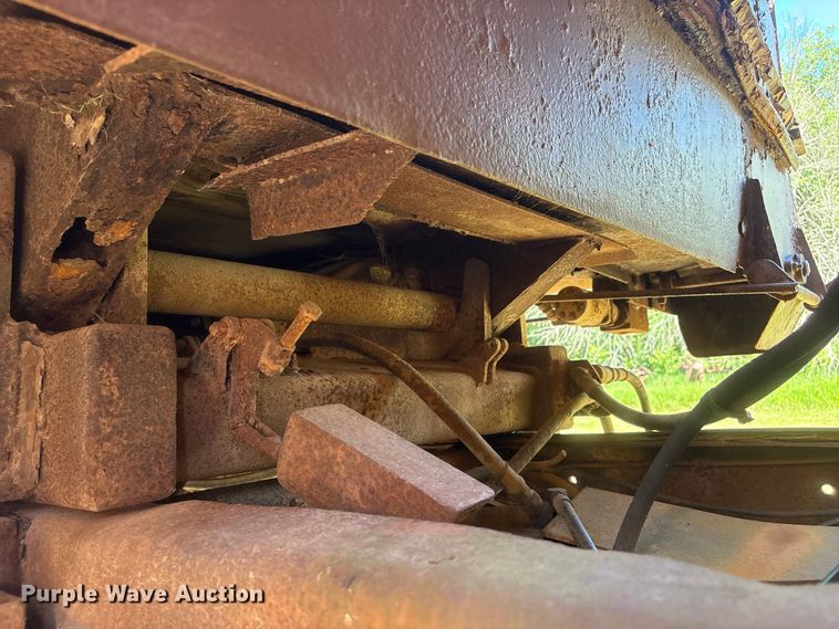 image for item DO5256 1991 International 4900 dump truck