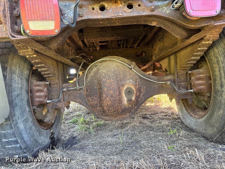 image for item DO5256 1991 International 4900 dump truck
