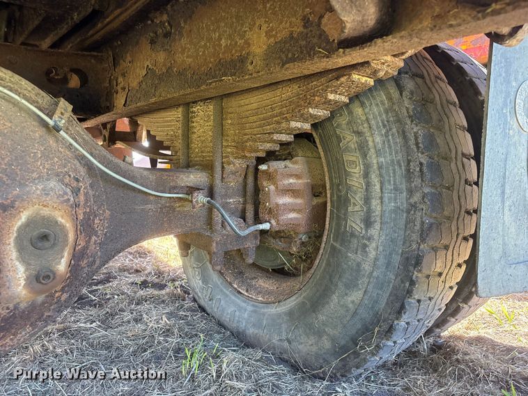 image for item DO5256 1991 International 4900 dump truck